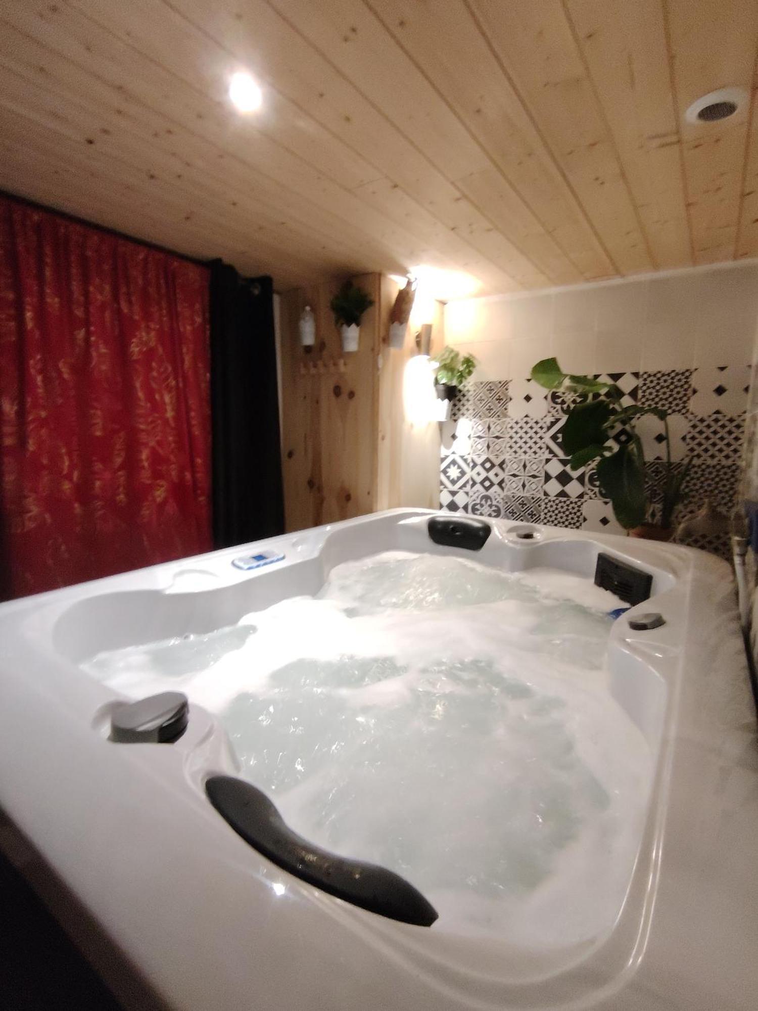 Sweet Loft Grenoble-Love Room Avec Jacuzzi & Sauna Exterior photo